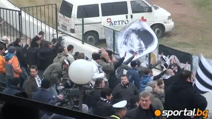 Ултрас Славия в действие на мача с Цска