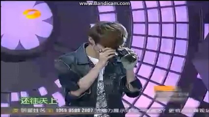 The Way Xiumin Luhan Tao Kick a Ball