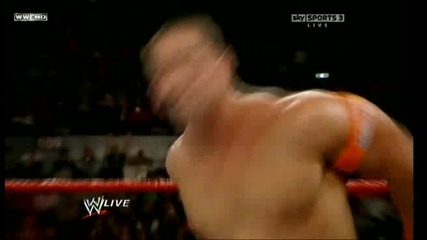 Ранди Ортън се намесва в мача на Sheamus срещу Джон Сина 