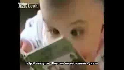 Смешен Поглед На Дете