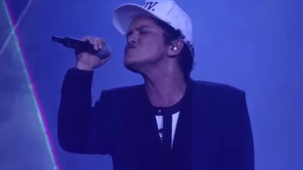 Bruno Mars - Versace on the Floor ( Billboard Music Awards 2017 )