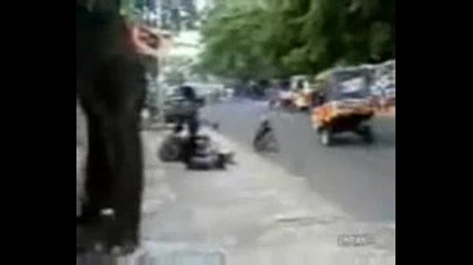 Маимунка кара моторче