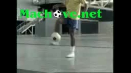 Ronaldinho soccer tricks