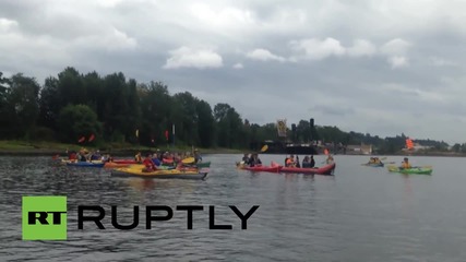 USA: 'Kayaktivists' greet Shell's icebreaker with protest in Portland