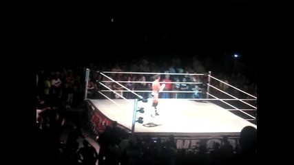 Cm Punk отдава почит на Eddie Guerrero по време на хаус шоу в El Paso.