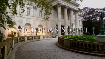 Victoria's Secret Holiday 2012 Behind the Scenes with Doutzen Kroes