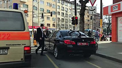 Дипломат с "колело"