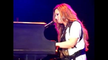 Demi Lovato - Skyscraper - Strawberry festival 02.03.2012