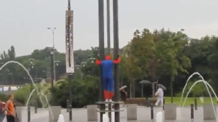 Смях! Спайдърмен е в града