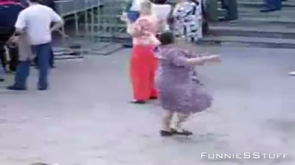 Очарователни баби танцуват!компилация!