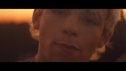 Ross Lynch и приятели пеят Pass Me By