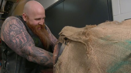 Erick Rowan reveals creepy inhabitant of mysterious cage: Raw, March 2, 2020