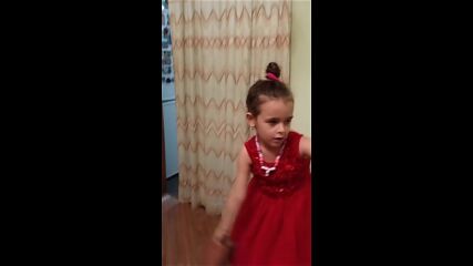 Дени танцува - Vid_20241224_210342395.mp4