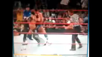 Chris Masters прави захвата на майстора на Rey Mysterio 