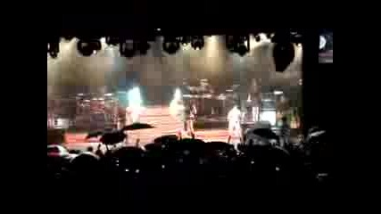 Rihanna - Umbrella(part 1) Live 10.11.07