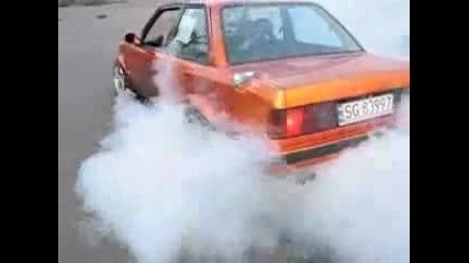 Bmw E30 Turbo - Burnout