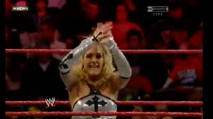 Wwe T L C Mickie James vs Michelle Mccool [ Women`s Championship Match ]