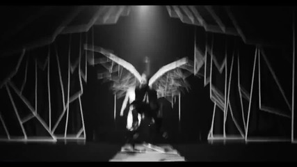 Lady Gaga - Applause (official)
