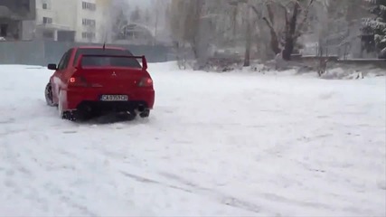 Mitsubishi_lancer_evo_8_-_drift