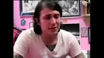 Frank Iero Си Прави Татуировка 