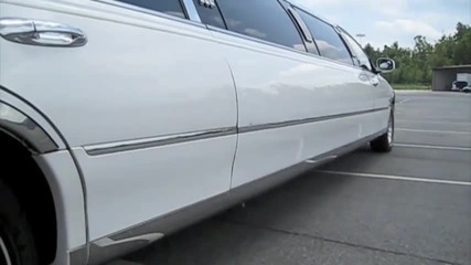 2000 Lincoln Town Car Limousine Start Up, Engine, and In Depth Tour