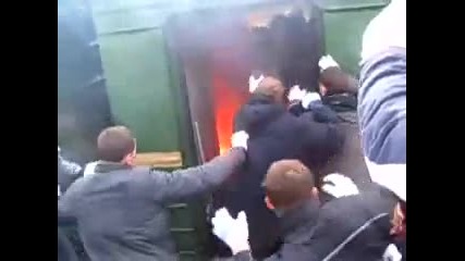Фенове на Цска Москва нападат влак