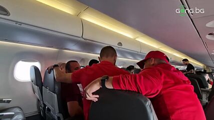 Асен Дончев и Християн Петров разговарят с фенове, пътуващи с ЦСКА