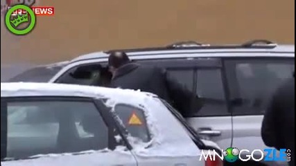Пиян руснак прави мазало на пътя и се бие с милиционери и шофьори 
