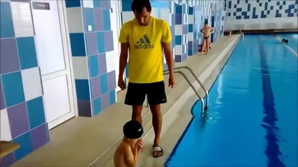 Ето как да се слага плувна шапка