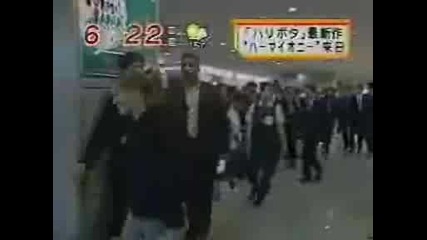 Robert Pattinson and Emma Arrive in Tokyo