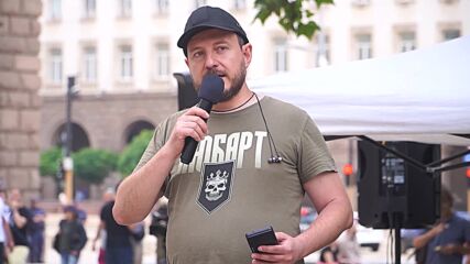 Протестиращи срещу кабинета "Радев" се събраха в центъра на София