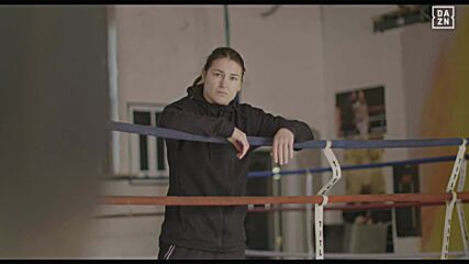 Becky Lynch chats with Katie Taylor ahead of historic fight