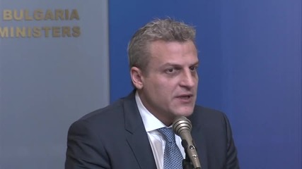 Москов: Ваксината „Пентаксим” отговаря на всички изисквания
