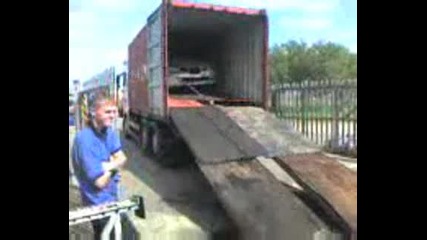 Изкарване На Кола От Ремарке ( Funny )