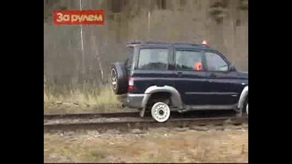 Много смях с Руски Uaz на пътя 