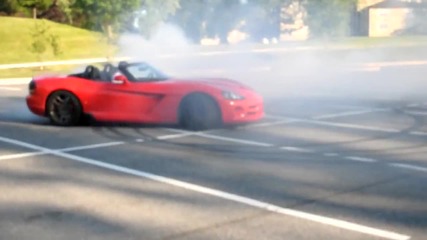Burn out с Dodge Viper