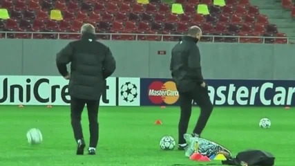 Sir Alex Ferguson умеел да жонглира с топка