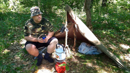 Бушкрафт в дъбова гора (приготвяне на черен чай) Голям Човек в храстите Част-2