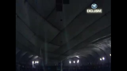 Снегът събори покрива на стадион в Сащ 