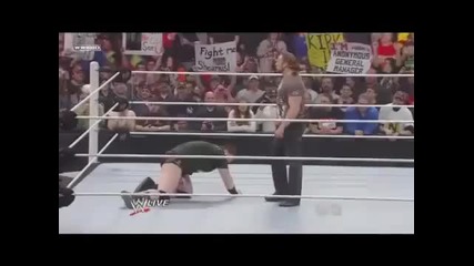 Triple H си отмащава на Sheamus 