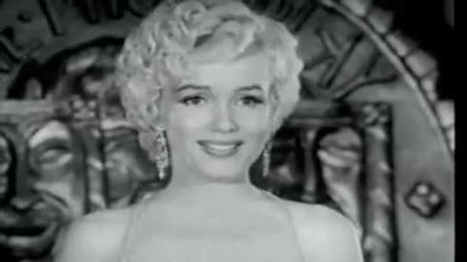 Marilyn Monroe receive award 