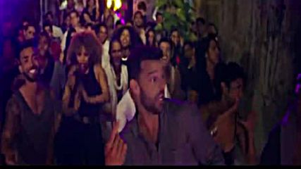 Ricky Martin - La Mordidita Official Video ft. Yotuel