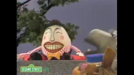 Sesame Street Kermit Reports News On Humpty Dumpty 