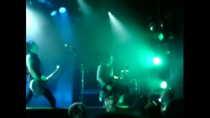 Matt Tuck почти уцелен от бутилка докато свири Say Goodnight 16.02.08 Hamburg