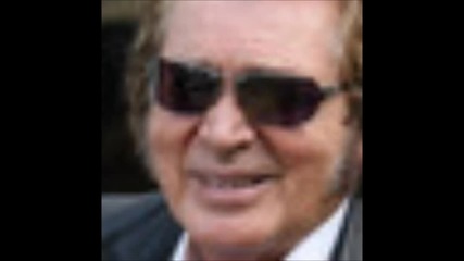 Engelbert Humperdinck - Walk Hand In Hand