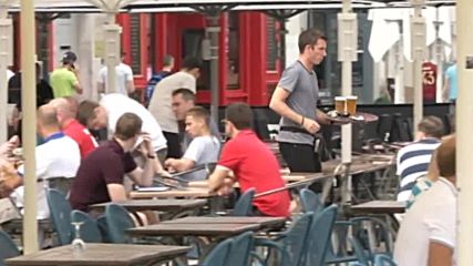 Феновете на Англия и Русия са спокойни преди двубоя от UEFA EURO 2016