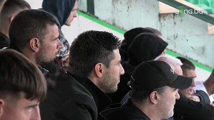 Цветомир Найденов наблюдава ЦСКА 1948 - Ботев Пловдив в компанията на Вальо Илиев и Котев