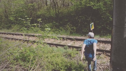 [опасно]успешен опит за лягане под влака ! Yolo