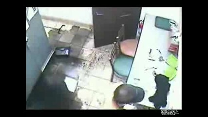 Ето така се наводнява склад!