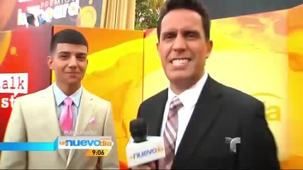 Camilo Montoya en la alfombra roja con tus estrellas preferidas